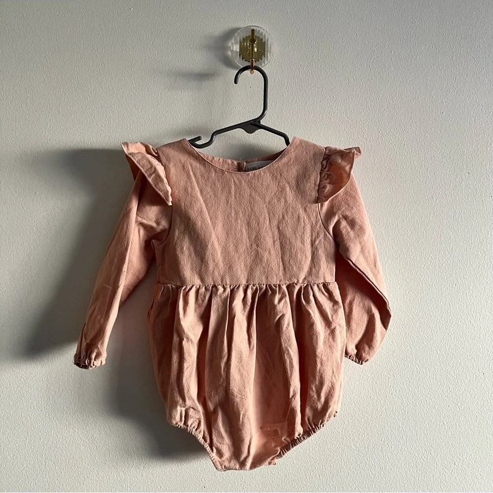 New Babe Basics Flutter Sleeve Linen Baby Romper Size 18-24 months